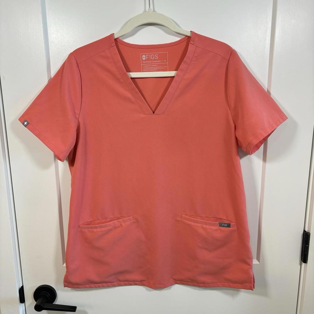 Figs Technical Collection Scrub Top Casma Three Pocket Coral Women’s Sz M